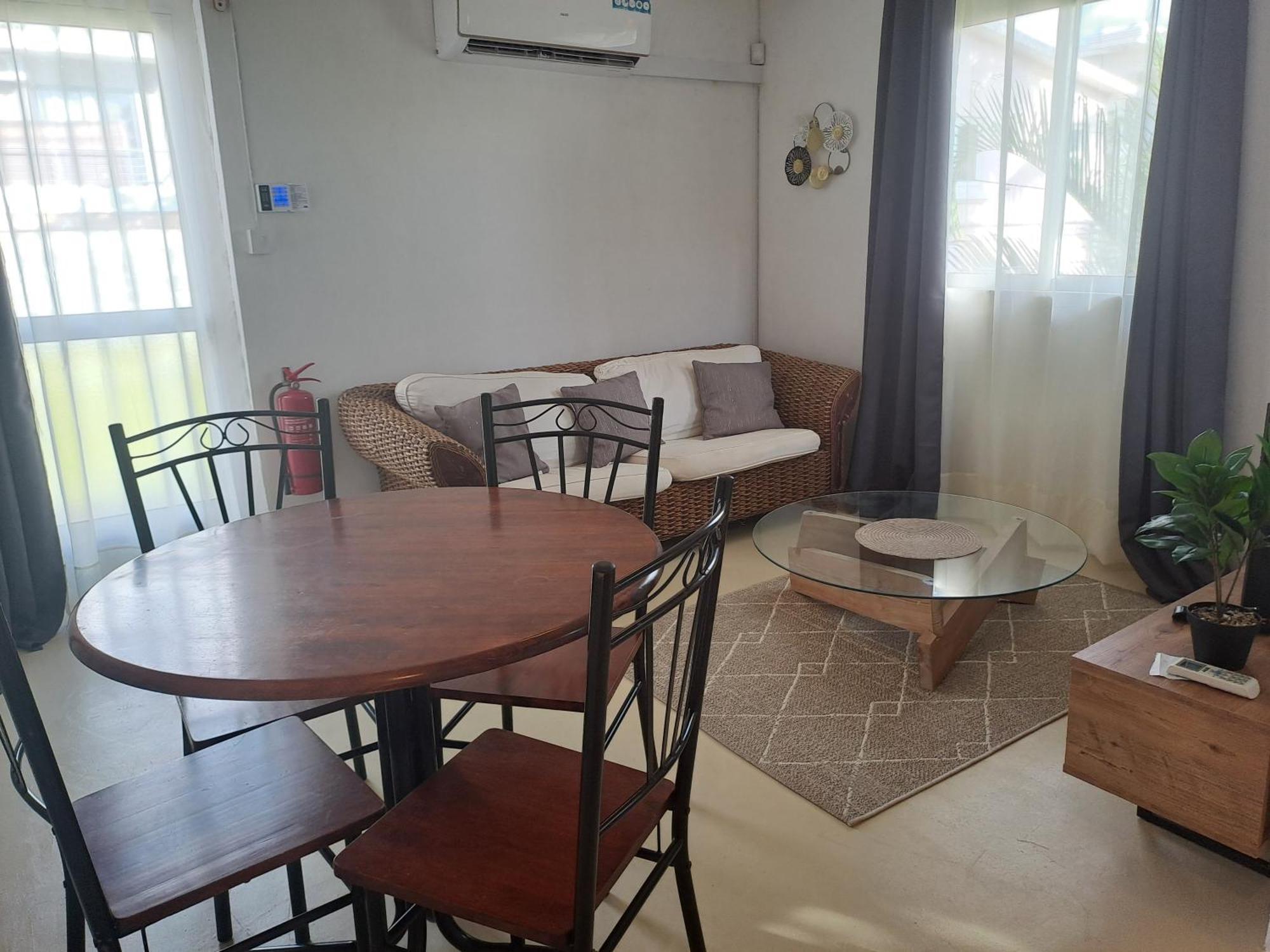Appartement Paisible Avec Jardin & Piscine Albion Exterior photo