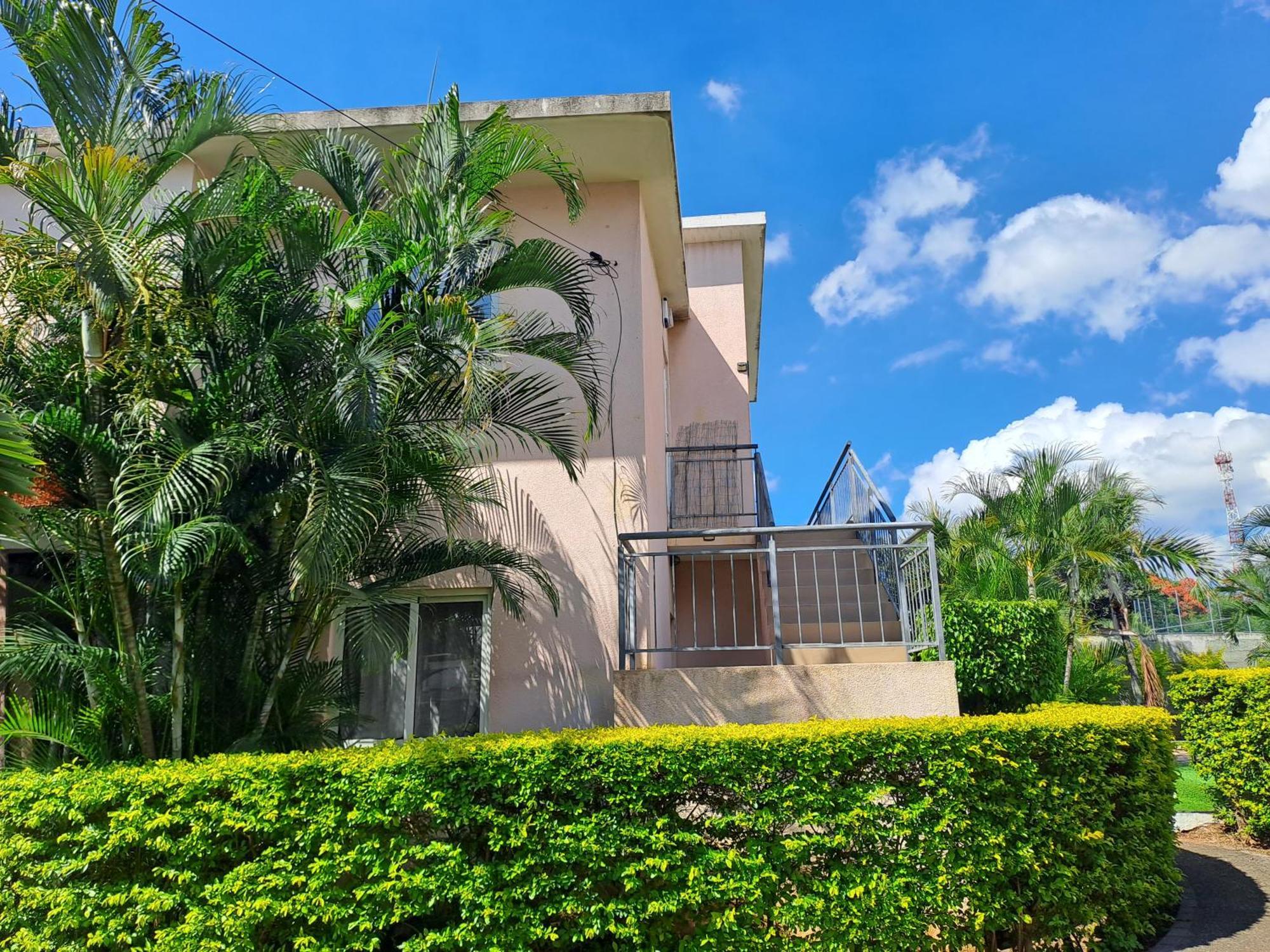 Appartement Paisible Avec Jardin & Piscine Albion Exterior photo